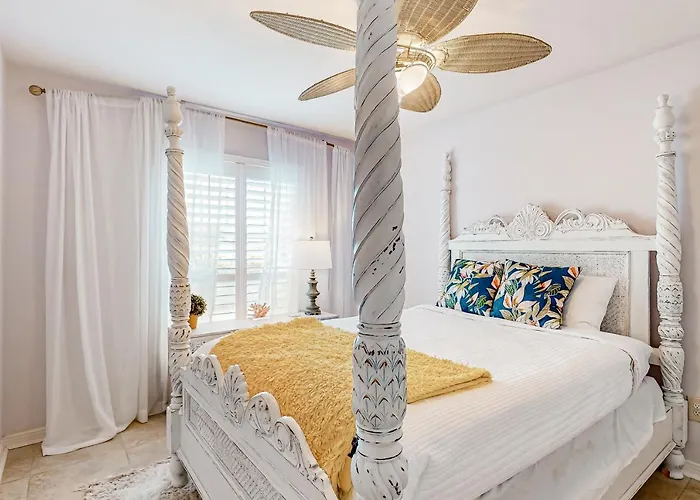Holiday home 2 Mi To Airport! Family Near Park