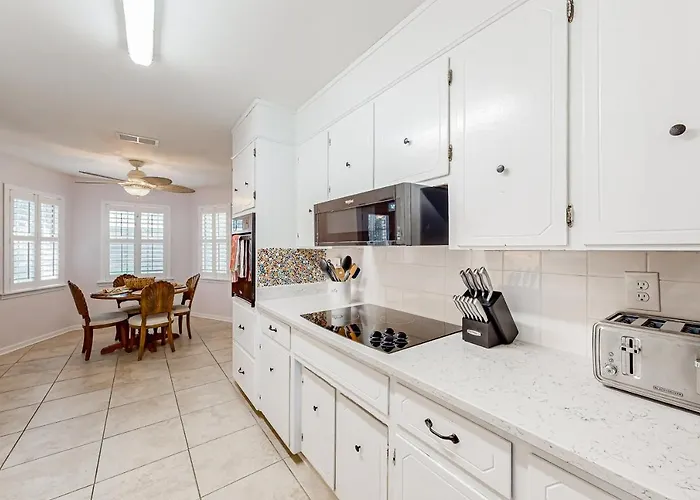 2 Mi To Airport! Family Near Park Holiday home