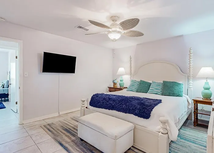2 Mi To Airport! Family Near Park * Pensacola