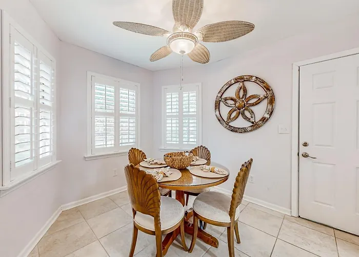 2 Mi To Airport! Family Near Park * Pensacola