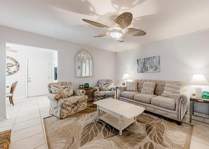 Holiday home 2 Mi To Airport! Family Near Park *